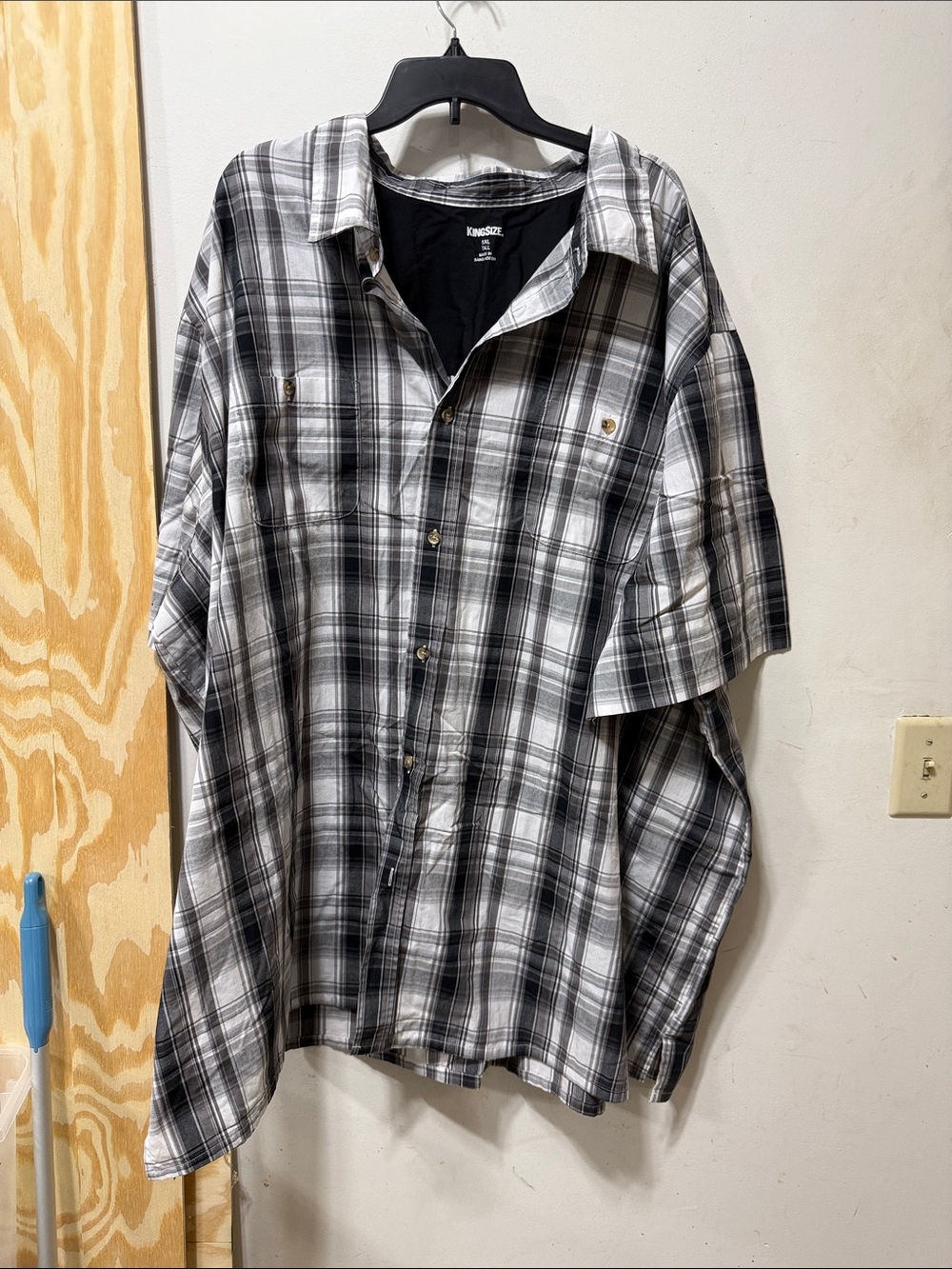 Black & White Plaid Short-Sleeve Button-Up Shirt